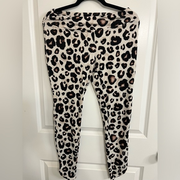 Soft Comfy Leopard Print Pajama Set - Picture 4 of 4